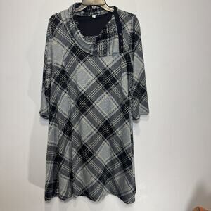Sandra Darren 3/4 sleeve plaid A-line dress with envelope neck Size 1X